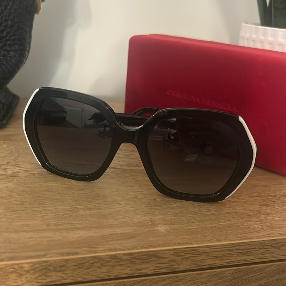 Carolina Herrera sunglasse